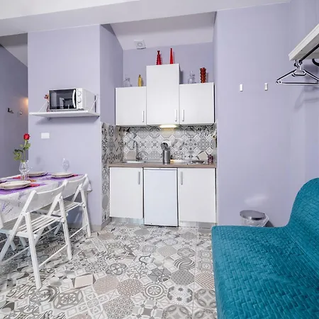 1 Bedroom Gorgeous In Gondolici Apartment *