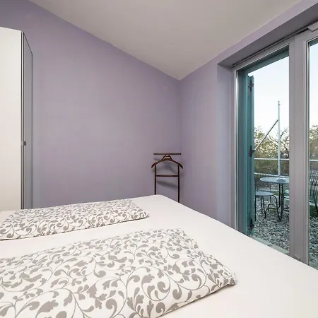 1 Bedroom Gorgeous In Gondolici Apartment