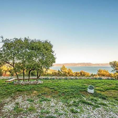 1 Bedroom Gorgeous In Gondolici Apartment