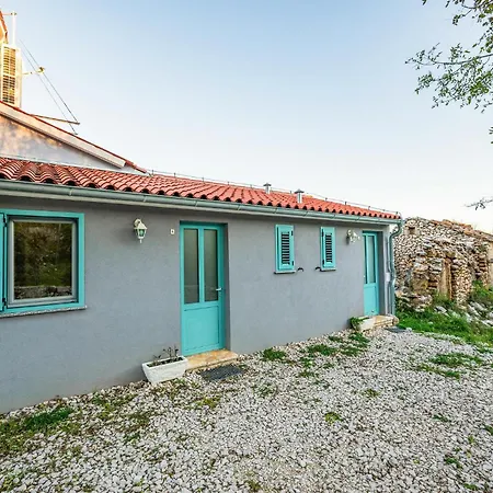 1 Bedroom Gorgeous In Gondolici Apartment